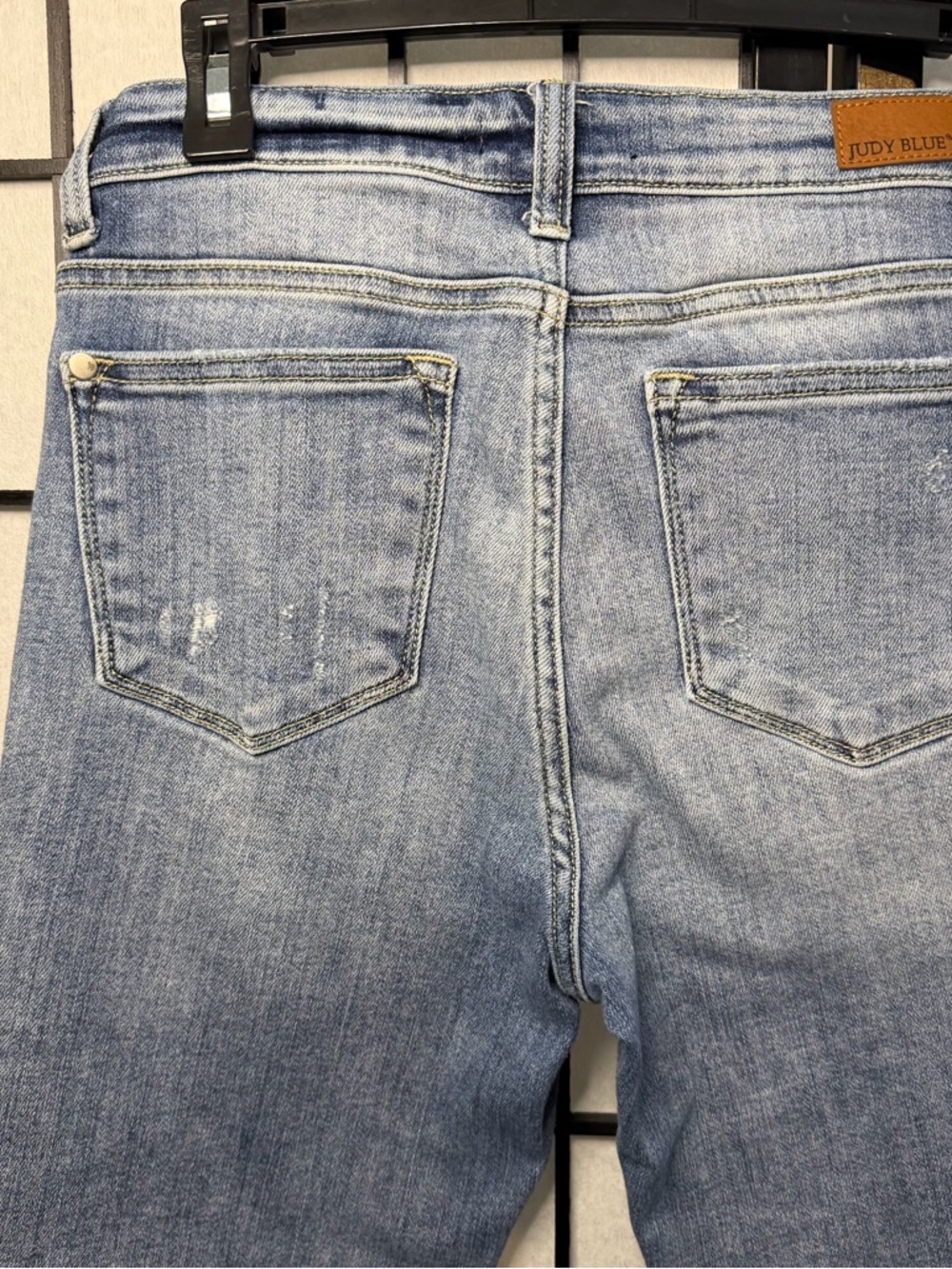 Judy Blue Medium Wash Skinny Jeans Size 5 or 27 - Picture 3 of 6